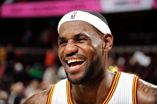 法兰克福官方：巴舒亚伊足部中骨骨折，已顺利接受手术（法兰克福官宣：巴舒亚伊足部中足骨骨折，手术已顺利完成）