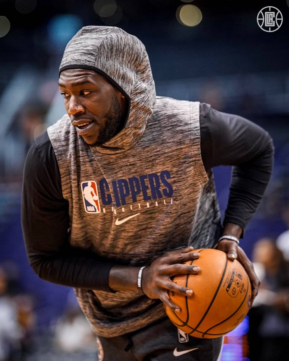 复出有望？老鹰队记：特雷·杨在赛前热身中进行投篮训练（复出可期？老鹰记者：特雷·杨赛前热身进行投篮训练）