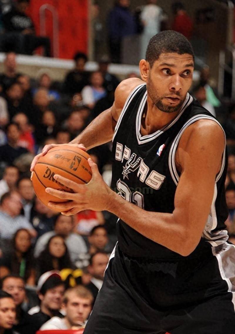 都体：DV9肌肉不适但伤情不重，保险起见周末联赛会替补（都体：DV9肌肉轻微不适，周末联赛稳妥起见先坐替补）