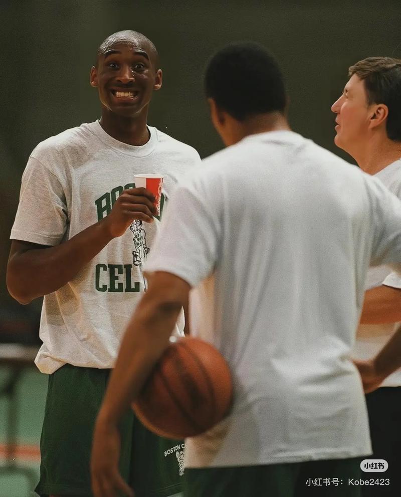 马德兴：米利西奇不敢热身U17女足，一年半不换血，足协当断则断（马德兴：米利西奇回避与U17女足热身，球队一年半未换血，足协该果断决策）