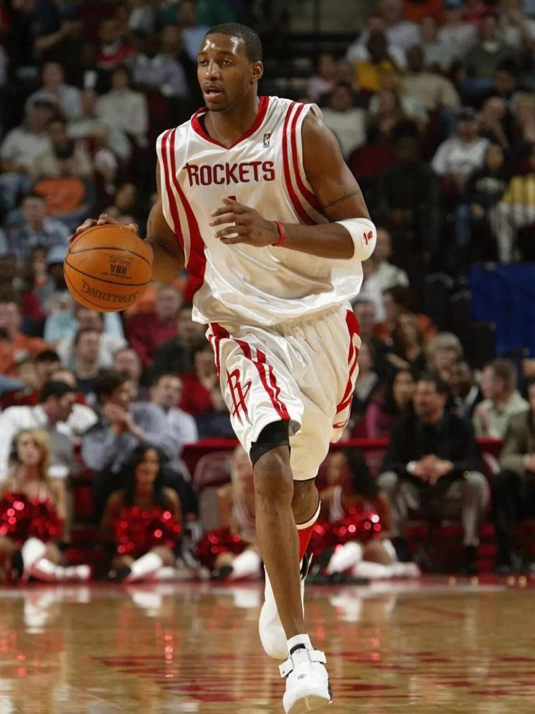 NBA：勇士击败森林狼 库里三分火力全开（NBA：勇士击退森林狼 库里三分如雨）