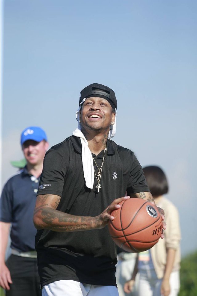 记者：兰克尔-泽擅空手套白狼，找朴志洙要落场球衣而不是换（记者：兰克尔-泽再现空手套白狼，向朴志洙索要赛后球衣而非交换）