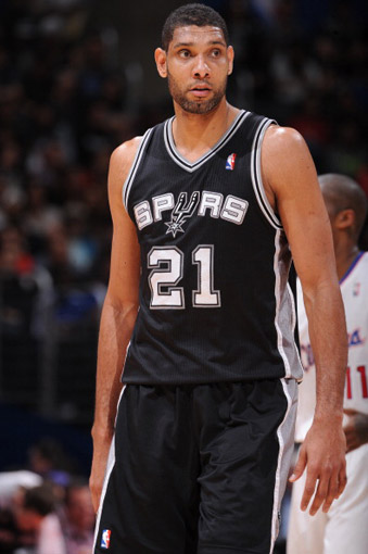 凯恩回应与巴萨传闻：我没和任何人接触，现在在拜仁很开心（凯恩否认巴萨传闻：未与任何人接触，现阶段在拜仁很开心）