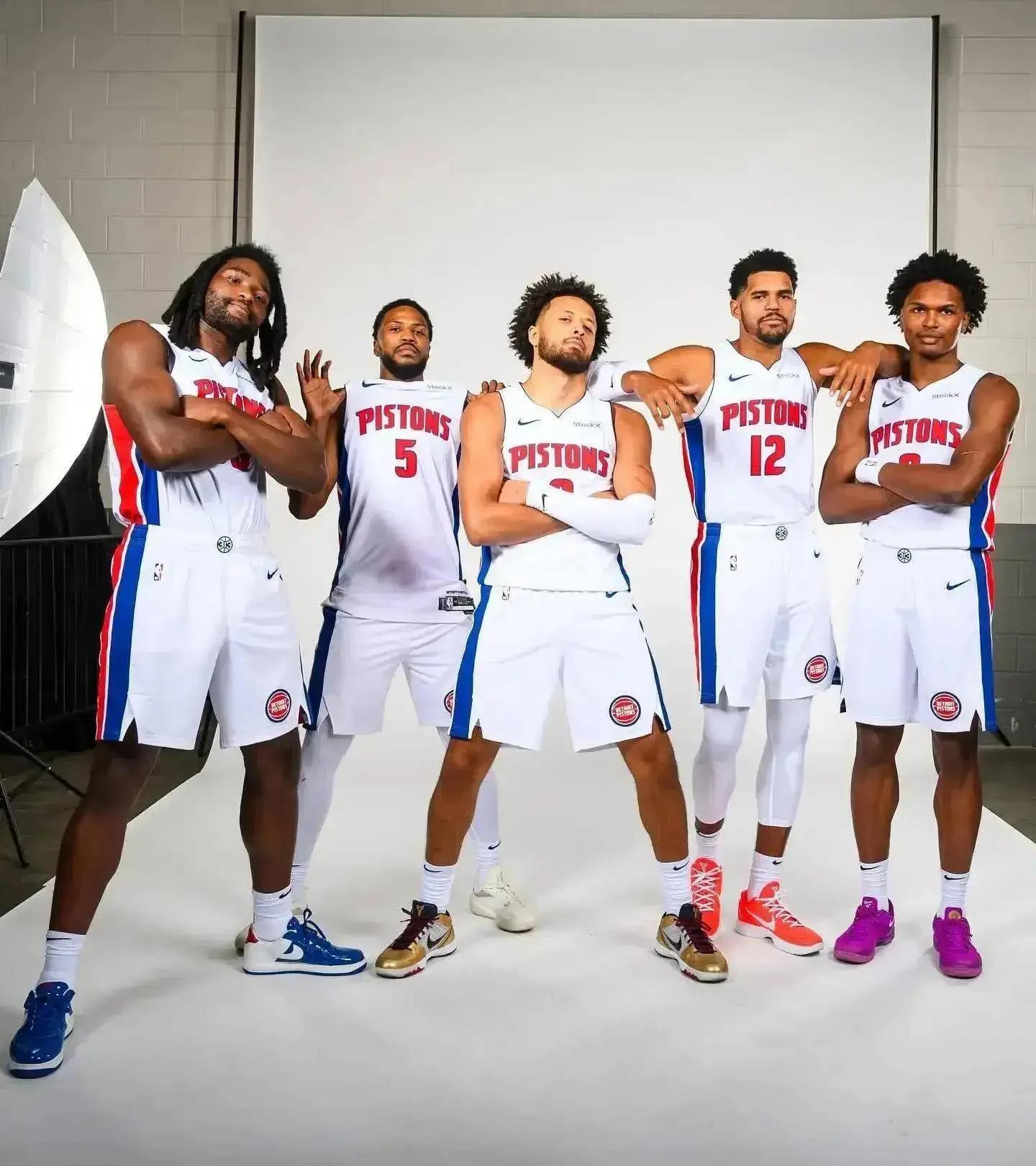 记者：陈涛12月5日已赴英学习，现场观看曼城vs桑德兰（记者称陈涛已于12月5日赴英进修，现场观战曼城对阵桑德兰）