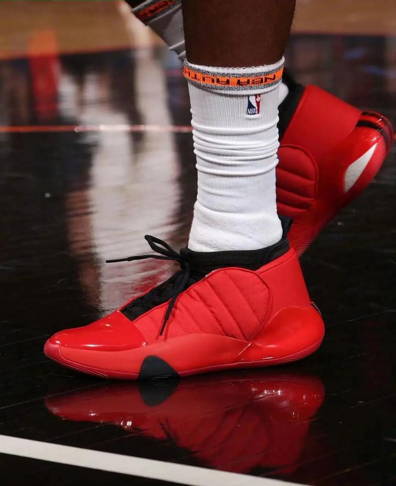 半场战报：意大利1-0挪威，皮奥破门，迪马尔科送助攻（半场速递：意大利暂领先挪威1-0，皮奥建功，迪马尔科送出助攻）