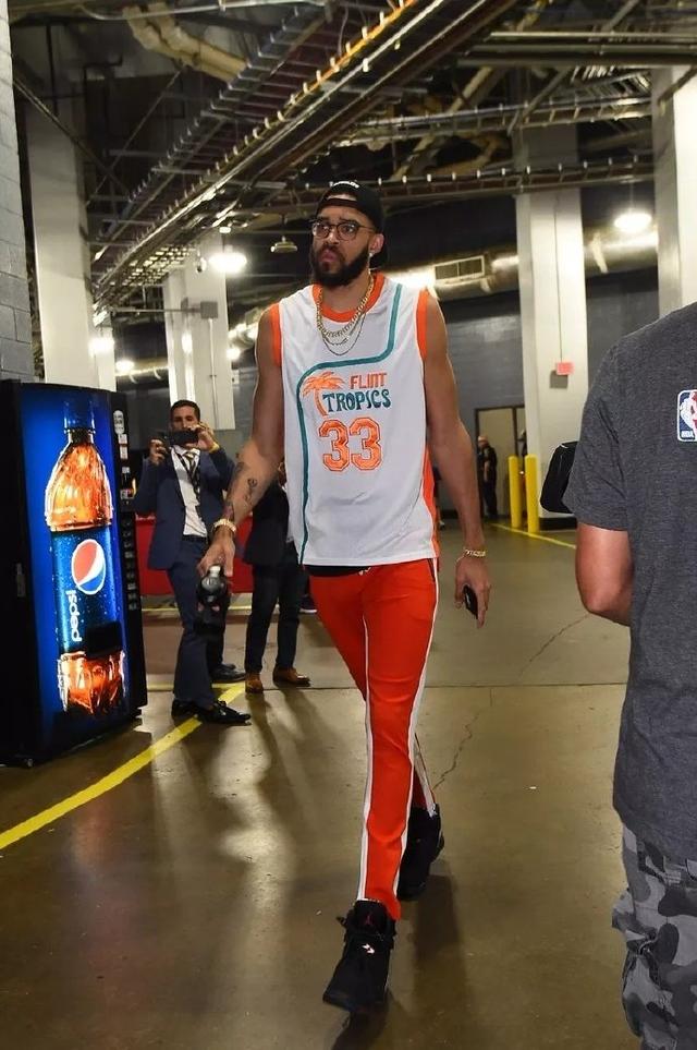 苏翊鸣首钢大跳台逆袭夺金，备战米兰冬奥（苏翊鸣首钢大跳台逆转夺冠，剑指米兰冬奥）